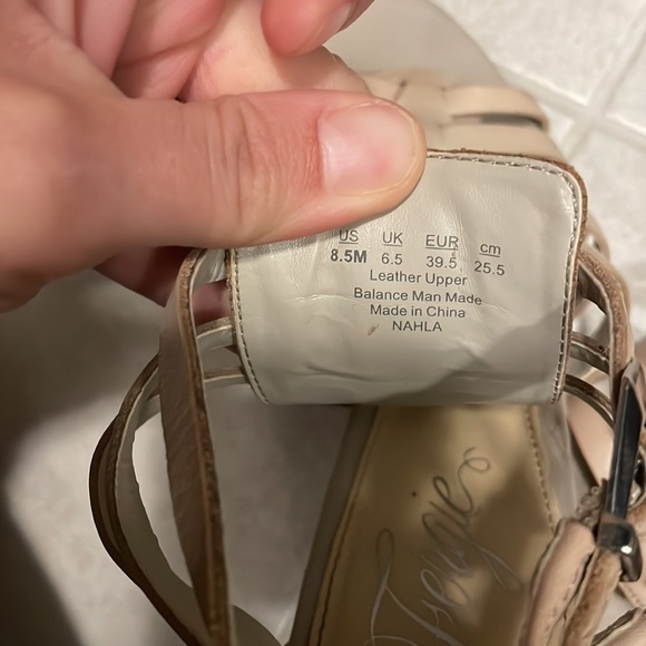 Well loved Fergie Heels. Sz. 8.5 - Picture 6 of 6